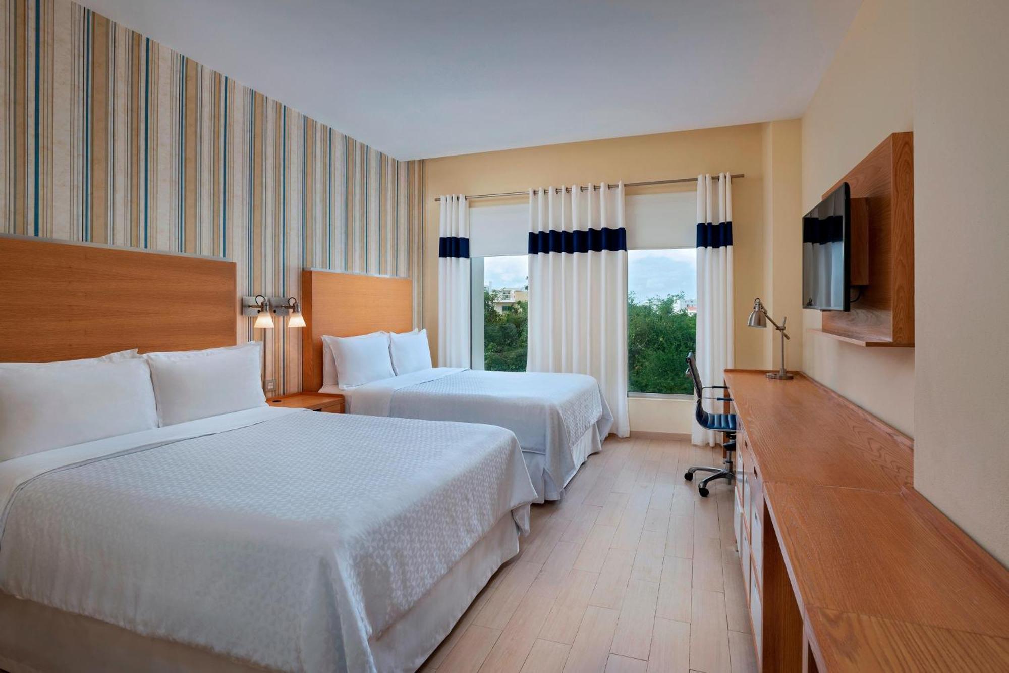 Traditional Guest room 2 Queen City view