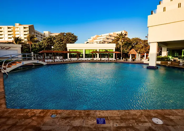  Park Royal Beach Cancun